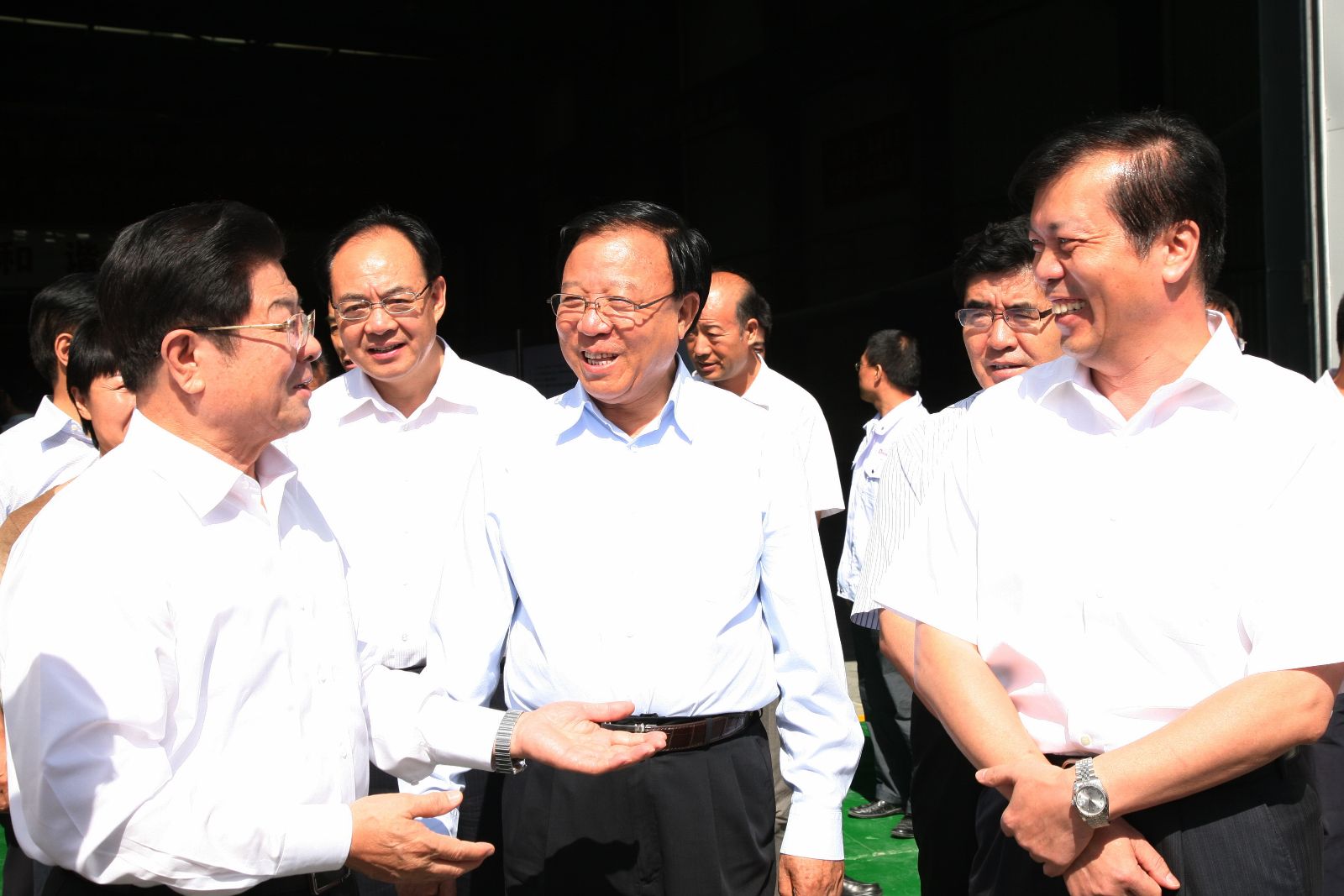 王兆国陆浩与张定金交谈 U钱包官网-安全支付工具
